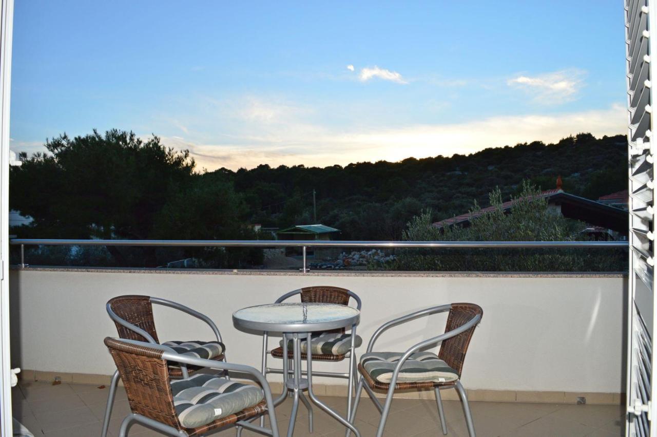 Apartments Vilim Tisno Luaran gambar