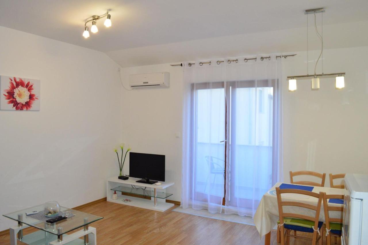 Apartments Vilim Tisno Luaran gambar