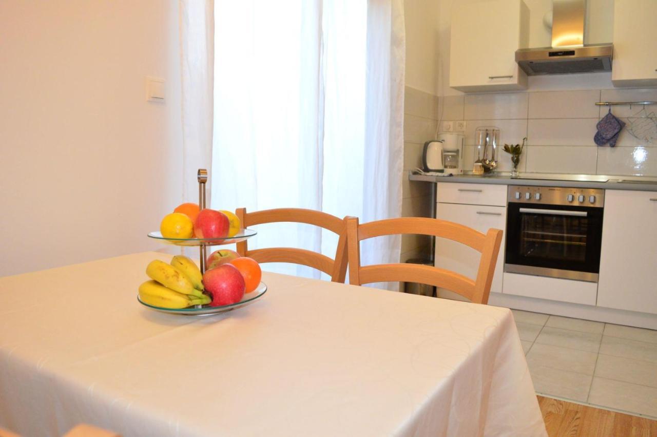 Apartments Vilim Tisno Luaran gambar